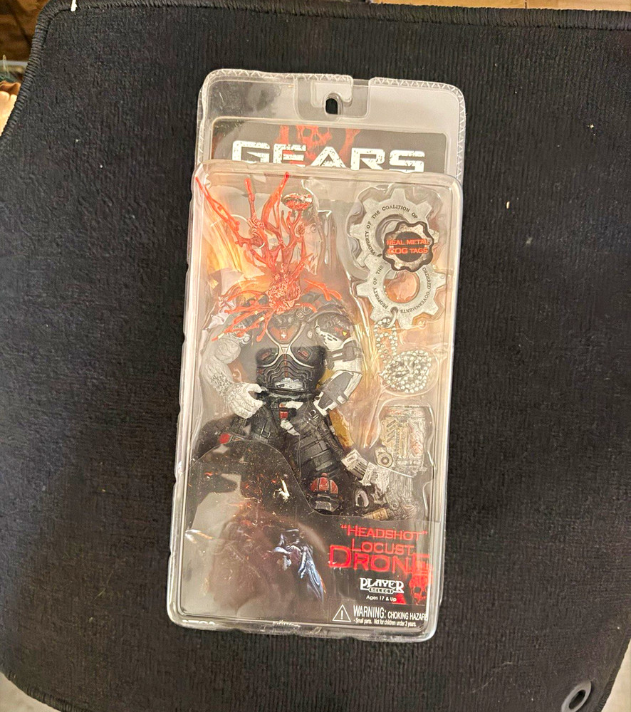 NECA Gears of War Locust Drone Action Figure w/ Dog Tags, Multicolor 17+