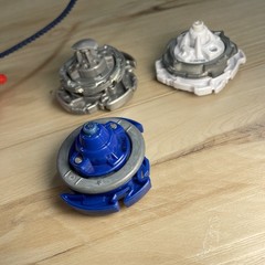 Lot of 3 Vintage Beyblades and Launcher Takara Hasbro 90s