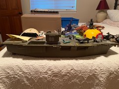 1998 REDBOX 65 AIRCRAFT CARRIER 31″ LONG WITH 6 planes