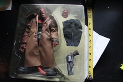 Mezco Toyz Hellboy Action Figure 2004 Limited Edition Of 3000 – Revolution