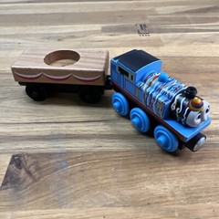 Thomas The Train & Friends Birthday Thomas Engine & Cake Cargo Car Y4501