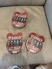 Piggy Series 1 Dinopiggy, Piggy, And Tigry with Exclusive DLC Code Damaged Pk