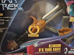 Star Trek Klingon D’K Tahg Knife & A Fist Full Of Datas Figures Playmates New