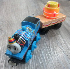 BIRTHDAY THOMAS with MUSICAL CAKE CAR 2012 /Thomas & Friends Wooden Trains Y4501