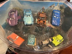 DISNEY PIXAR CARS 2 COMPLETE VEHICLE FIGURINE PLAYSET ORIGINAL BOX