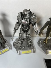 McFarlane Movie Maniacs Fallout Deathclaw,Securitron,Lucy,Maximus & Ghoul **Read