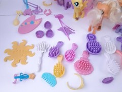 My Little Pony lot of 21 various Ponies Tons of Accessories and bag Free Ship