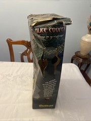 ALICE COOPER Welcome My Nightmare Art Asylum Ultimate Series 18″ Damaged Box