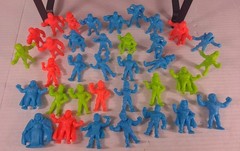 Wendy’s DC Comics M.U.S.C.L.E. Style Mini Figure Lot 56 Green Blue Red Gold