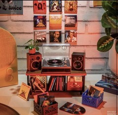 MGA’s Miniverse Real Music Record Player Mini Collectibles Mini Playable Record
