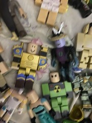 ROBLOX ACTION FIGURES LOT 20+ Random Figures And Random Accessories.. See Pics