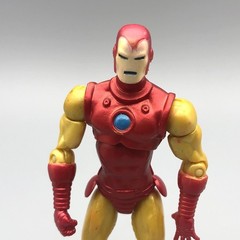 Hasbro Marvel Universe Iron Man 4.25″ Action Figure Posable Red & Gold