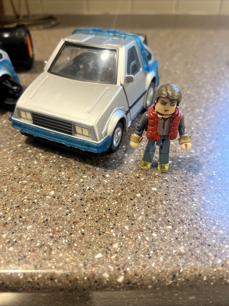 Back to the Future Minimates MARTY MCFLY & DELOREAN MINI-TIME MACHINE BTFF