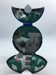 2010 Nintendo Jakks Pokemon Blue Poke Ball House Mini Playset