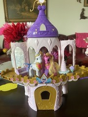 My Little Pony Canterlot Castle Playset With Princess Cadence And Shining Armour