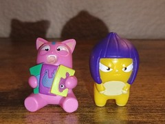 2 Hasbro Lost Kitties Series 2 Munch Pink Cat, Series 1 Captain Kitteh Figurines