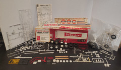 Budweiser Fruehauf 40′ Hauler 1:25 Model Kit AMT Vintage MIB T552 PARTS LOT