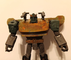 SPARKLESS BOT Transformers WFC Netflix Siege Kingdom Deluxe Class COMPLETE
