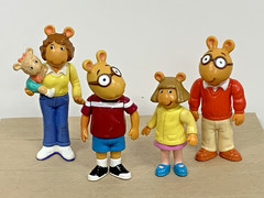 Vintage 1990’s PBS Kids Arthur Family Figurines 4pc Toy Figure Lot Marc Brown