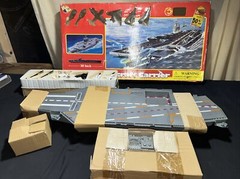Vintage Kidz Fun US UNIVERSAL AIRCRAFT CARRIER With Realistic Fighter NOB
