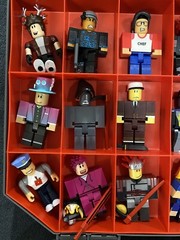 Roblox Carrying Case + 20 Figures (approx 2018)