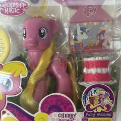 NEW My Little Pony G4 CHERRY BERRY Friendship is Magic Pony Wedding Cake Brush