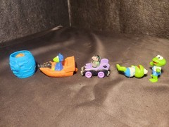 VINTAGE LOT OF 6 – Muppets Toys – Kermit Figures / Watch / Water Toy / Count Car