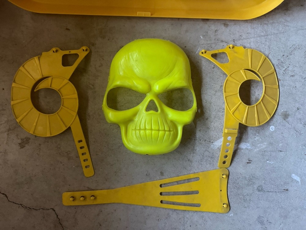 1983 Vintage Skeletor Mask (He-Man) Glows In The Dark