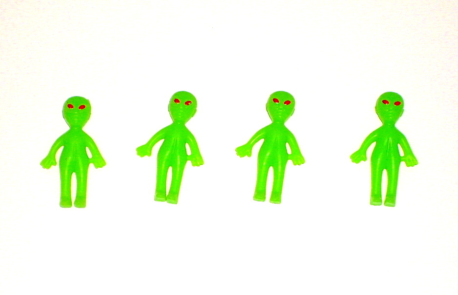 4 Aliens Glow in the Dark Alien Figure Miniature Toy Party Favors FREE SHIPPING