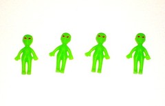 4 Aliens Glow in the Dark Alien Figure Miniature Toy Party Favors FREE SHIPPING