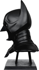 – DC Direct Batman: the Dark Knight (2008) Cowl Replica 1:1 Scale