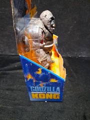 GODZILLA VS KONG – King Kong With Battle Axe & Battle Damage – Damaged Box