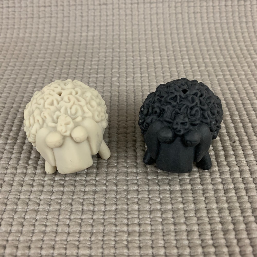 HOW TO TRAIN YOUR DRAGON Sheep 2013 DreamWorks Animation 1.5″ Figures Lot of 2