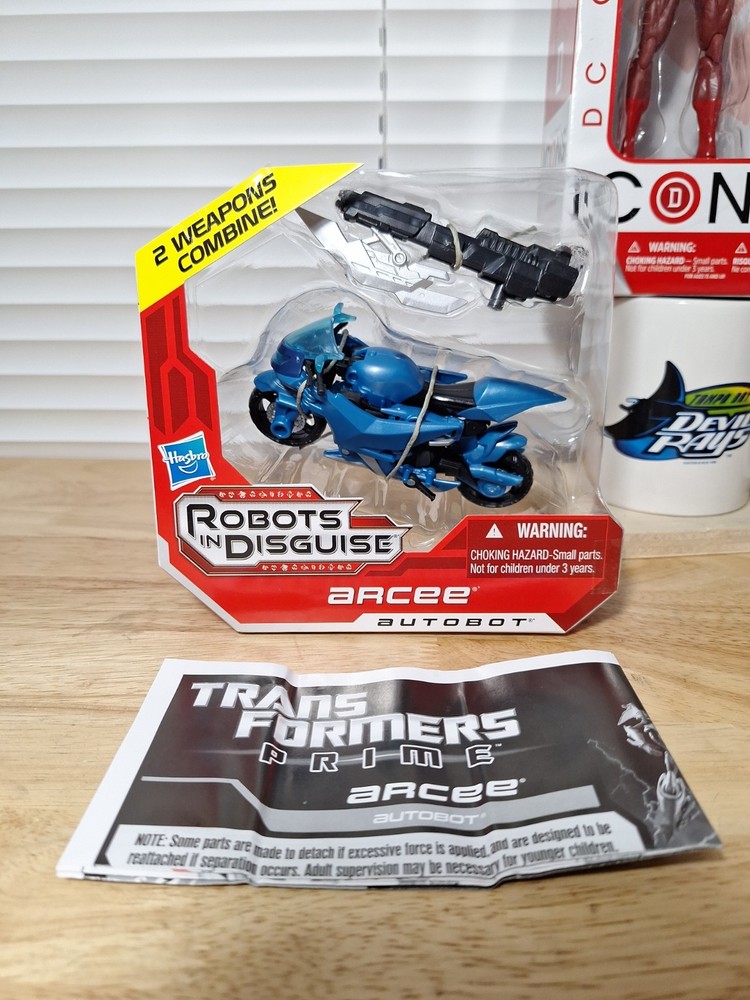 Transformers Prime Robots In Disguise Deluxe Class Autobot Arcee Figure New