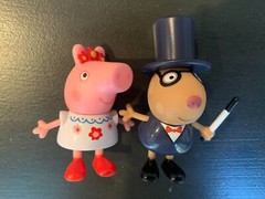 Peppa Pig and Friends Case+ 8 Toy figurines+24 Pc Puzzle+12 Color Pages+Bookmark