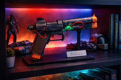 ARC Raiders Venator Prop Replica – Full Size LED Sci-Fi Display Model