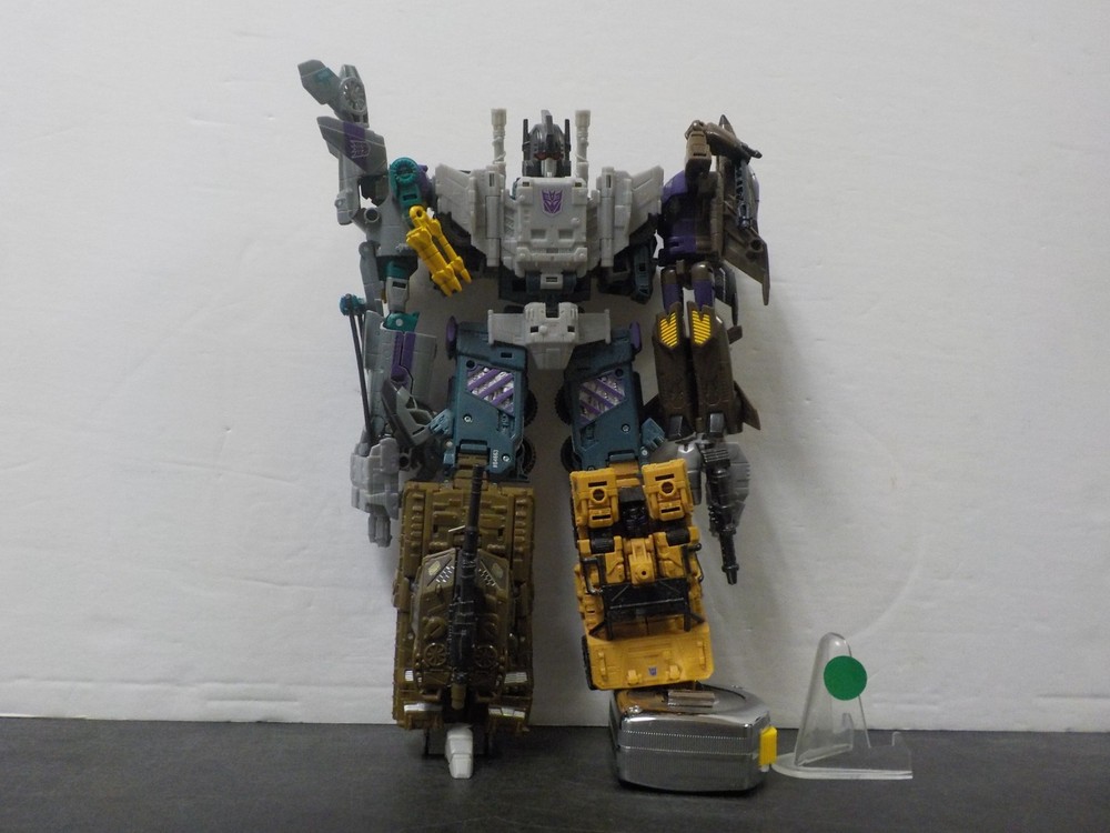 G529 Transformers Unite Warriors/Combiner Wars UW-07 Bruticus -foot
