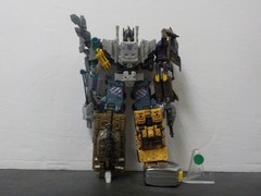 G529 Transformers Unite Warriors/Combiner Wars UW-07 Bruticus -foot