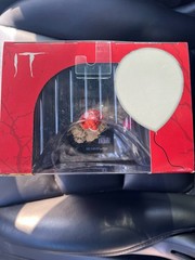 Pennywise (Welcome to Derry) 6″ Posed Figure Gold Label – McFarlane Toys