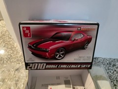 2010 Dodge Challenger SRT8 1/25 AMT Model Kit MIB NEW Unbuilt