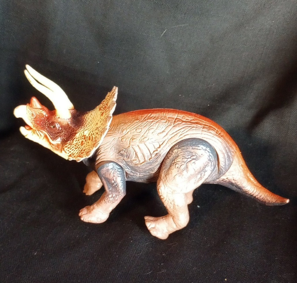 Triceratops Dinosaur 7.5 in Toy Poseable Figure PVC Plastic KG22007Y Indonesia