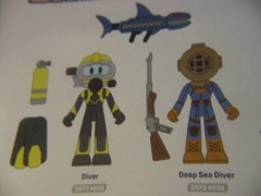 Roblox DevSeries Shark Bite 2: Shark Cage Figure Set + Exclusive Virtual Code