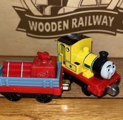 YELLOW RHENEAS THOMAS FRIENDS TRAIN Take N Play DIECAST NEW PAINT VARIANT !