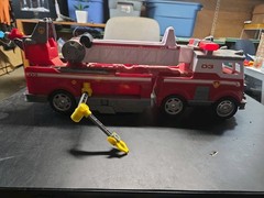 Fire Truck Paw Patrol Ultimate Rescue with Extendable Ladder Minicar & Figures