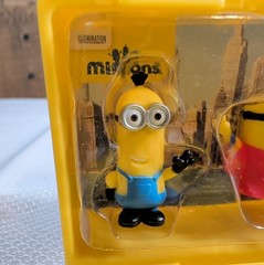 Thinkway Toys Universal Studios 3 Micro NYC Minions In 4″ Yellow Container