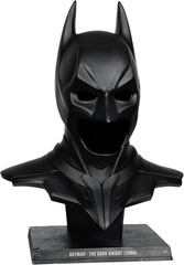 – DC Direct Batman: the Dark Knight (2008) Cowl Replica 1:1 Scale