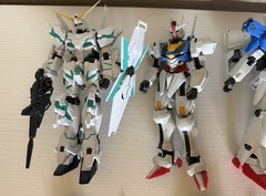 Mixed Gundam Model Kit Lot of 5 Assembled Bandai Figures w/ Parts & Accessories