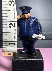Lil Homies Figure 1:24 Scale Officer Flaca 2.5″ Tall Policeman with Donuts Box