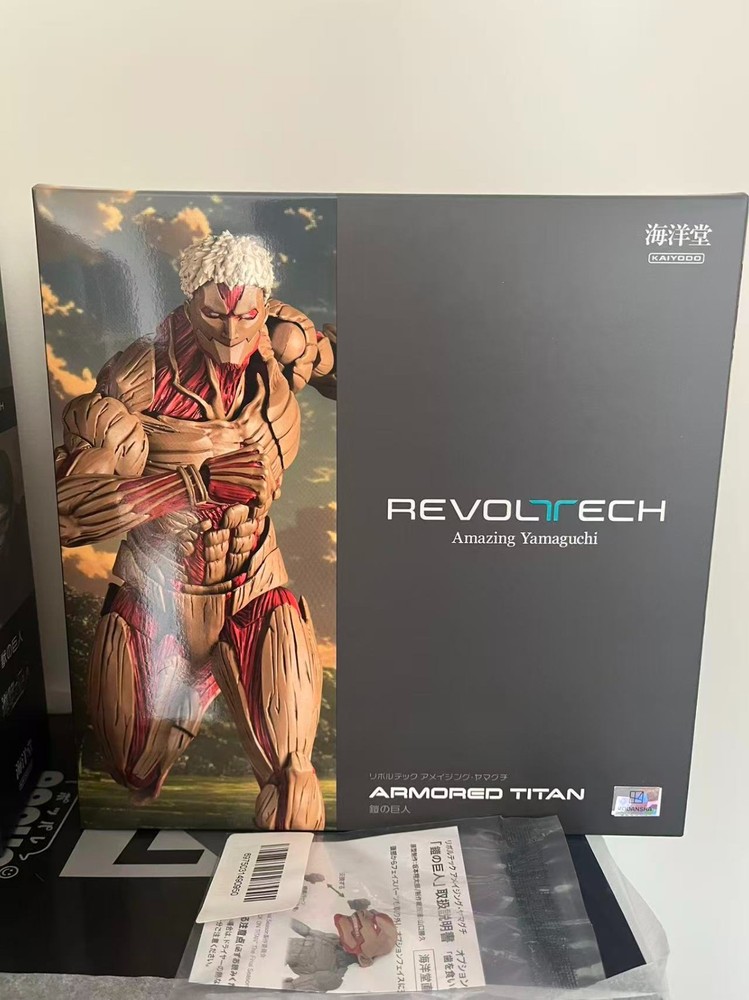 Kaiyodo Armored Titan Attack on Titan Amazing Yamaguchi Revoltech Figure w/bonus