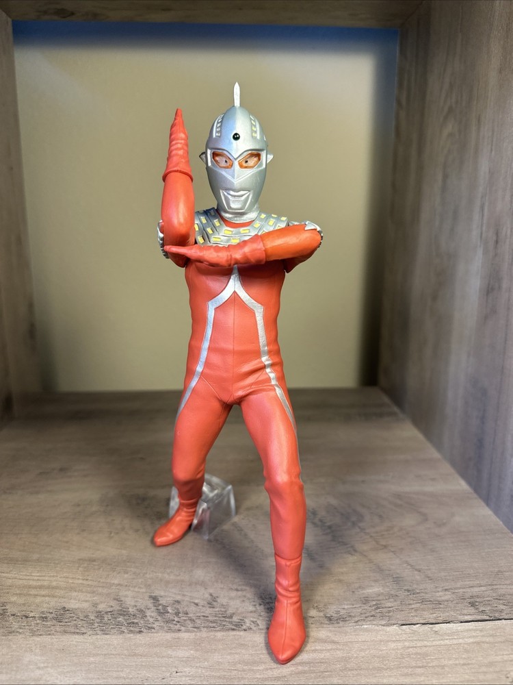 Ultraseven ~9 inch 1967 high quality pvc figure NO BRAND US STOCK